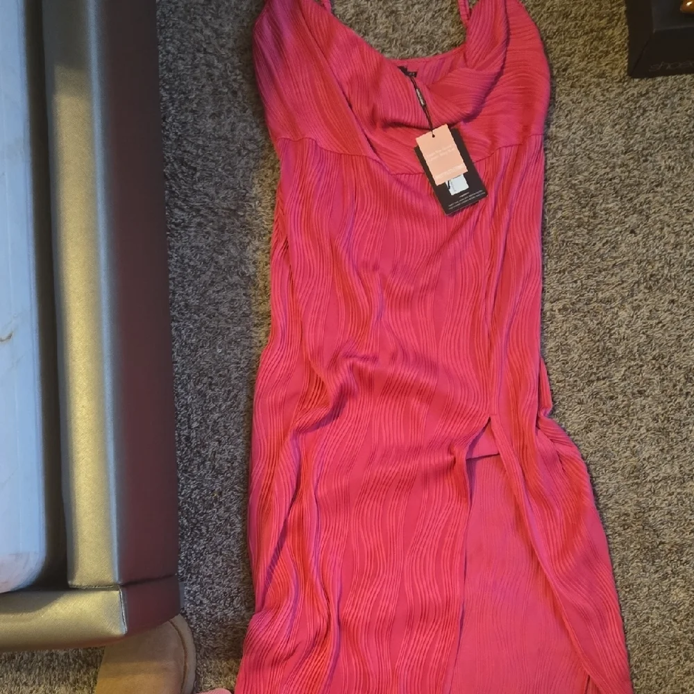 PrettyLittleThing Pink Midi Dress - Picture 4 of 9